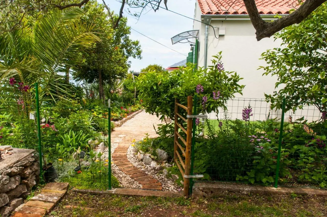 Sustainable Sun Powered Holiday Home Liski 3 Cunski