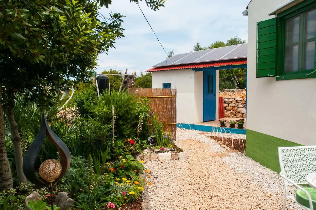 Sustainable Sun Powered Holiday Home Liski 3 Čunski 0*,
